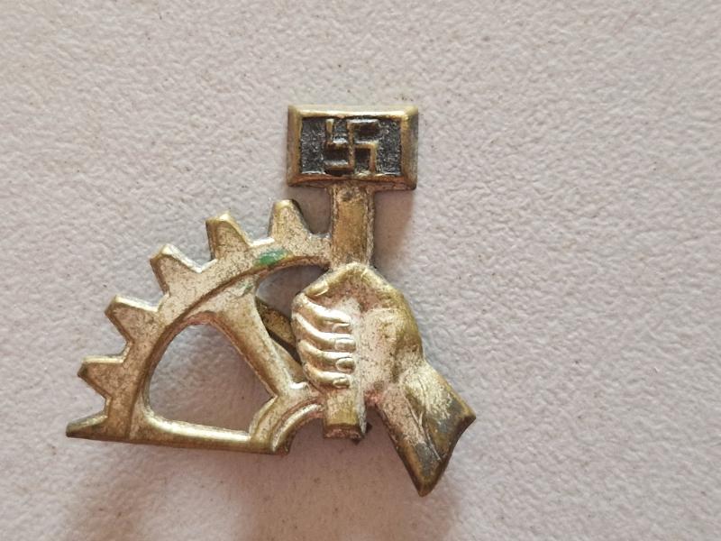 NSBO Cap Badge