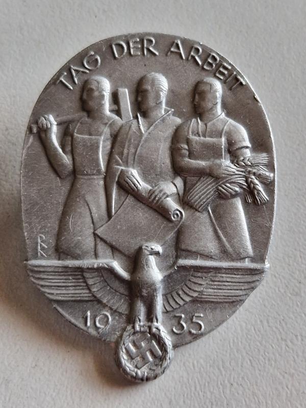 Day Badge