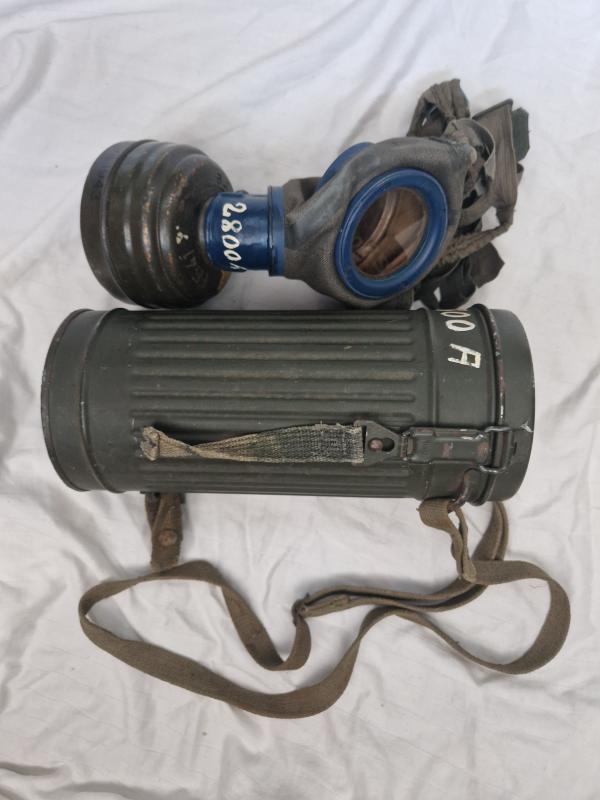 Gas Mask in Tin with Straps