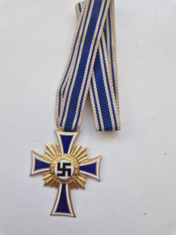 Mothers Cross in Gold