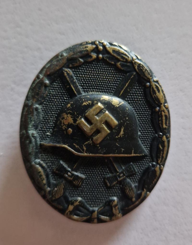 Black Wound Badge L21