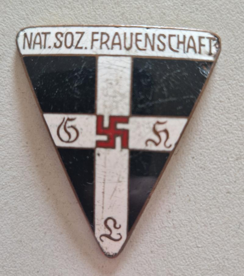 Frau Badge
