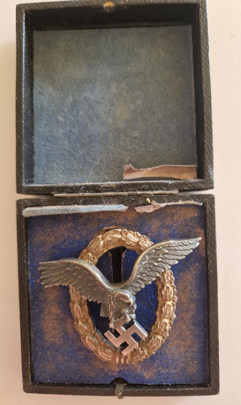 Boxed Luftwaffe Pilots Badge