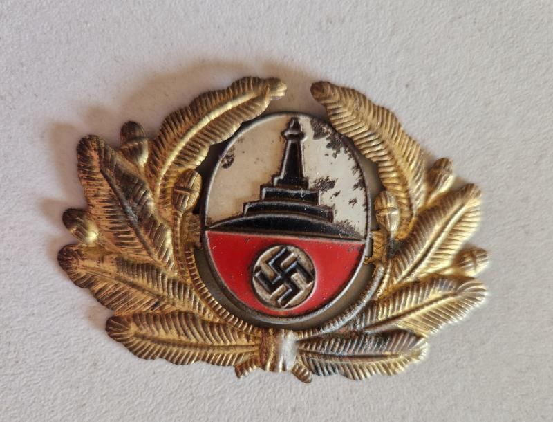 Old Comrades Cap Badge
